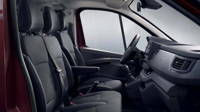 RENAULT TRAFIC PASSENGER - Interior